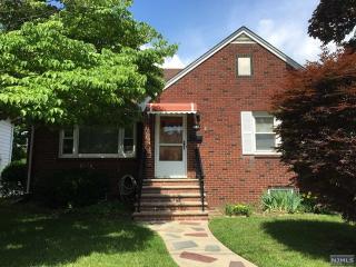 70 Highview Ave, Bergenfield, NJ 07621-3414