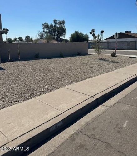 3253 Country Gables Dr, Phoenix AZ  85053-4709 exterior