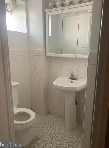 6822 Loretto Ave, Philadelphia PA 19111-5844 exterior