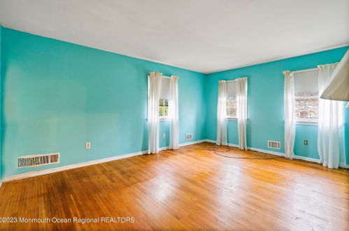 7 Pirates Cove Rd, Little Silver NJ 07739-1623 exterior