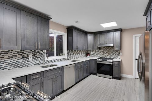 6 Pitney Ln, Jackson Twp NJ 08527-2933 exterior