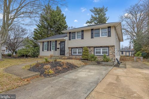 5 Meadow Ln, West Deptford, NJ 08096-6325