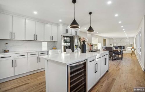 135 Knickerbocker Rd, Cresskill NJ  07626-2439 exterior