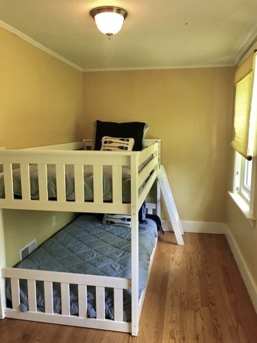 18 Granite St, Rockport MA  01966-1310 exterior