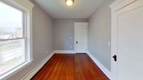 181 Horton St, Fall River, MA 02723-3109