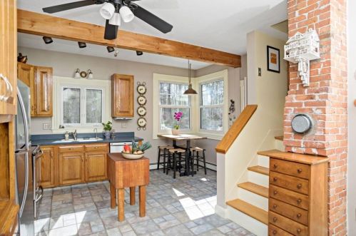 221 Union St, Weymouth MA 02190-2827 exterior