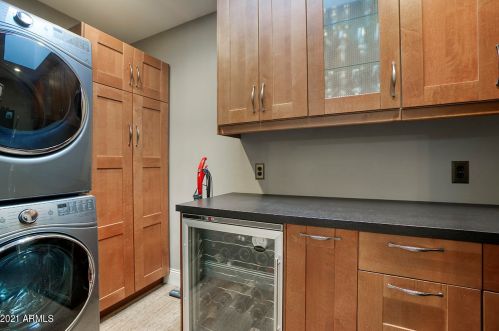 2728 Amelia Ave, Phoenix AZ 85033-3405 exterior