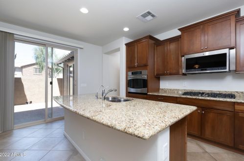 21829 39th St, Phoenix, AZ 85050-4885