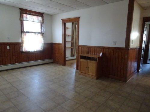 17 Upsala St, Worcester MA 01610-2027 exterior