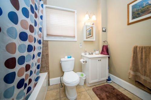 1029 Plymouth Ave, Fall River MA 02721-1939 exterior