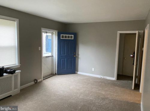 609 Broadway, West Deptford NJ 08093-1172 exterior