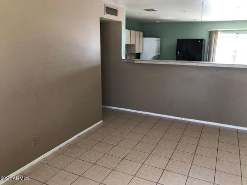 3401 Country Gables Dr, Phoenix AZ  85053-4756 exterior