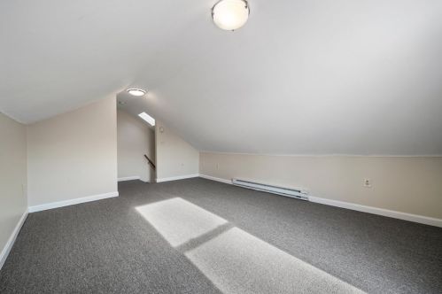 8 Ledge St, Sutton MA 01590-1665 exterior