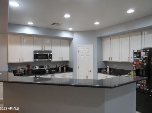 5454 Cavedale Dr, Phoenix AZ  85083-6366 exterior