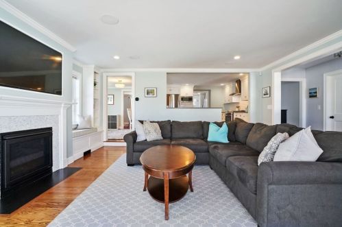 58 Taylor Ave, Dedham MA 02026-5104 exterior