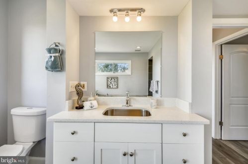 1525 Bay Dr, Shady Side MD exterior