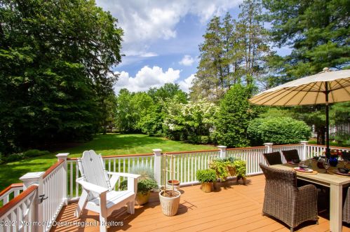 32 Carriage House Ln, Little Silver, NJ 07739-1729