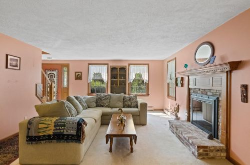 21 Mary Beth Ln, Harwich MA 02645-1326 exterior