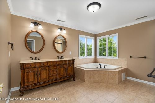 496 Ridgedale Ave, East Hanover NJ  07936-3006 exterior