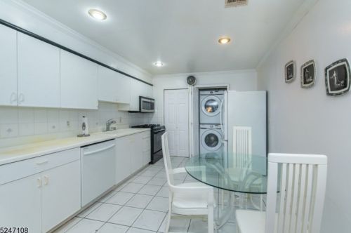 26 Claire Ct, East Hanover NJ  07936-3578 exterior