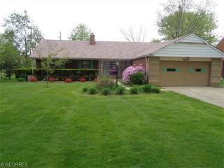 5699 Alberta Dr, Cleveland, OH 44124-3906
