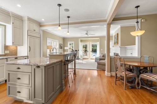 120 Pleasant St, Newton MA 02459-1810 exterior