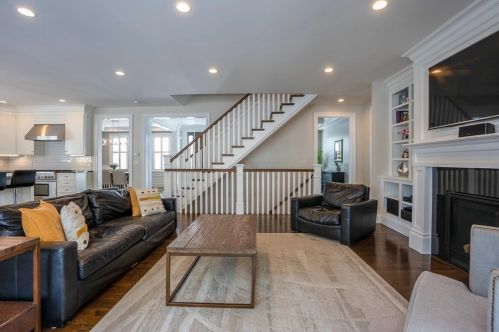 319 Hillcrest Rd, Needham MA 02492-4028 exterior