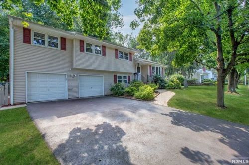 14 Ridge Rd, Cresskill NJ  07626-1029 exterior