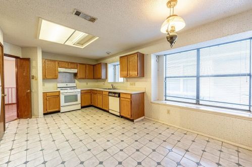 4829 Crestpoint Ln, Garland TX exterior