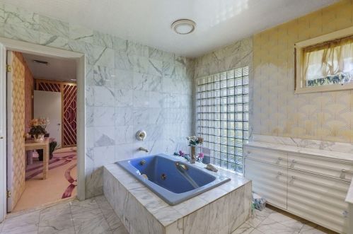 32 Brookshire Rd, Worcester MA 01609-1252 exterior