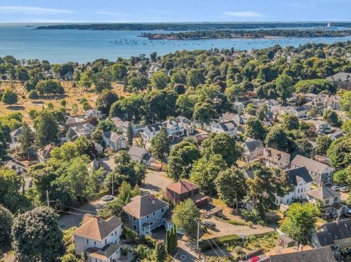 12 Baker Ave, Beverly MA 01915-3504 exterior