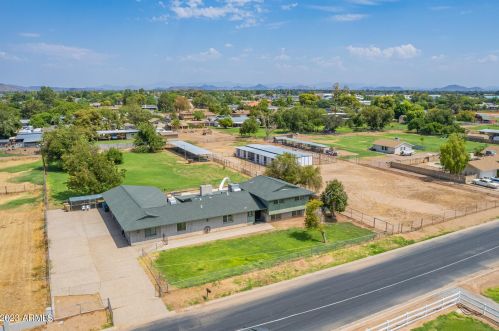 4210 Country Gables Dr, Phoenix AZ 85053-4528 exterior