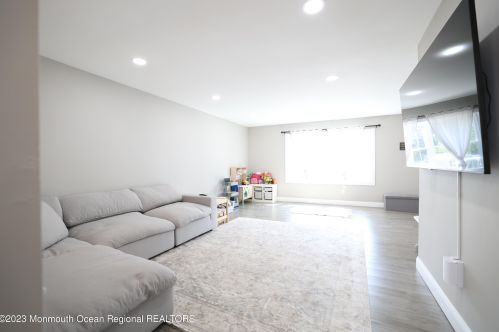 30 Renee Ct, Jackson Twp NJ 08527-2371 exterior