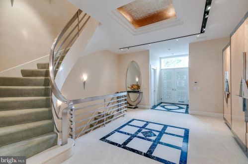 254 3rd St, Philadelphia, PA 19106-1114