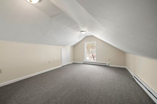 8 Ledge St, Sutton MA 01590-1665 exterior