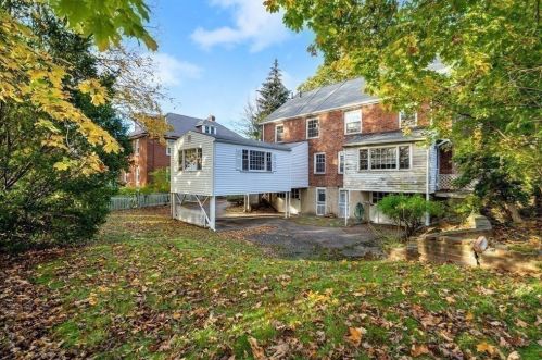 68 Washington St, Newton MA 02458-1726 exterior