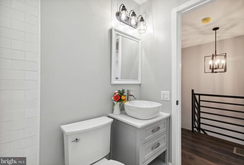 426 Markle St, Philadelphia PA  19128-3605 exterior