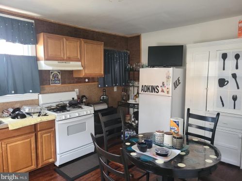 7253 20th St, Philadelphia, PA 19138-2709