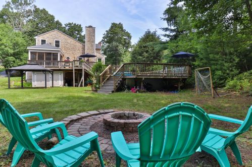 37 Howard Dr, Plymouth MA 02360-4272 exterior