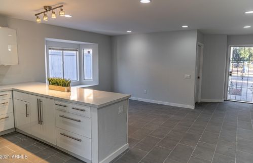 3018 Blackhawk Dr, Phoenix AZ  85050-4706 exterior