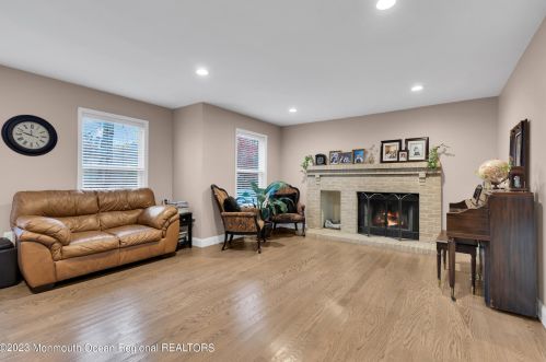 6 Pitney Ln, Jackson Twp NJ 08527-2933 exterior