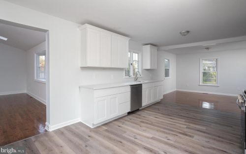 4 Locust Ave, Columbus NJ  08022-9504 exterior