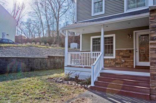 30 Moore St, Agawam, MA 01001-1117