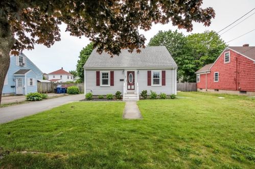 65 Moss St, New Bedford, MA 02744-2118