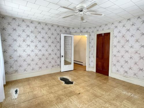 646 Pequoig Ave, Royalston MA 01331-1502 exterior