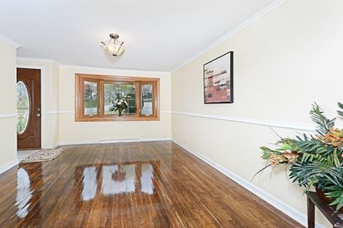 97 Floral St, Shrewsbury MA  01545-3225 exterior