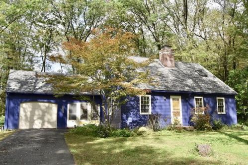 36 Alpine Dr, Amherst, MA 01002-1615