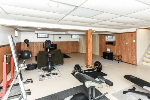 8738 Bruce Dr, Niles IL 60714-2344 exterior