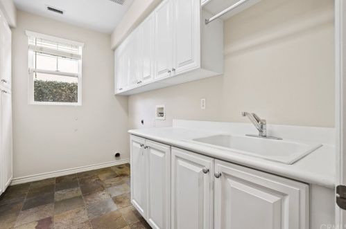 17 Buellton, Irvine CA 92602-2032 exterior