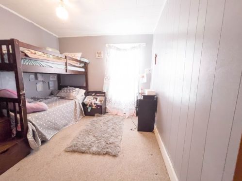 296 Hamlet St, Fall River MA 02724-3340 exterior